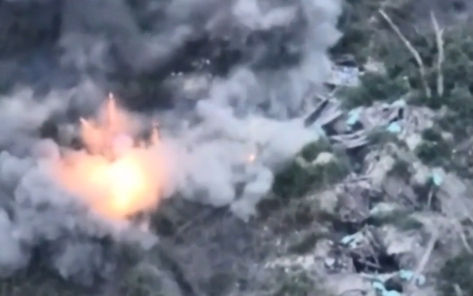 Pháo binh Nga giội bão lửa lên cứ điểm Ukraine ở Donetsk